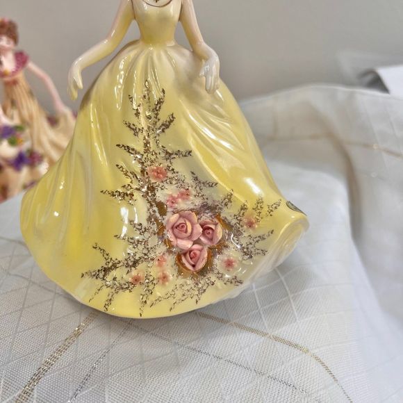 Vintage Josef Originals DAY OF WINE and Roses Music Box Figurine, - Picture 5 of 10